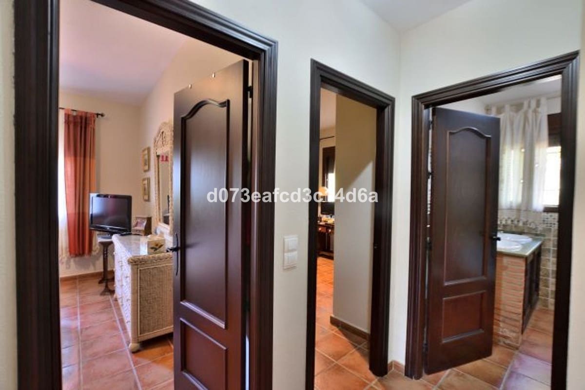 6 bedroom Finca/Country House for sale in Arriate with pool - € 395,000 (Ref: 10128514)