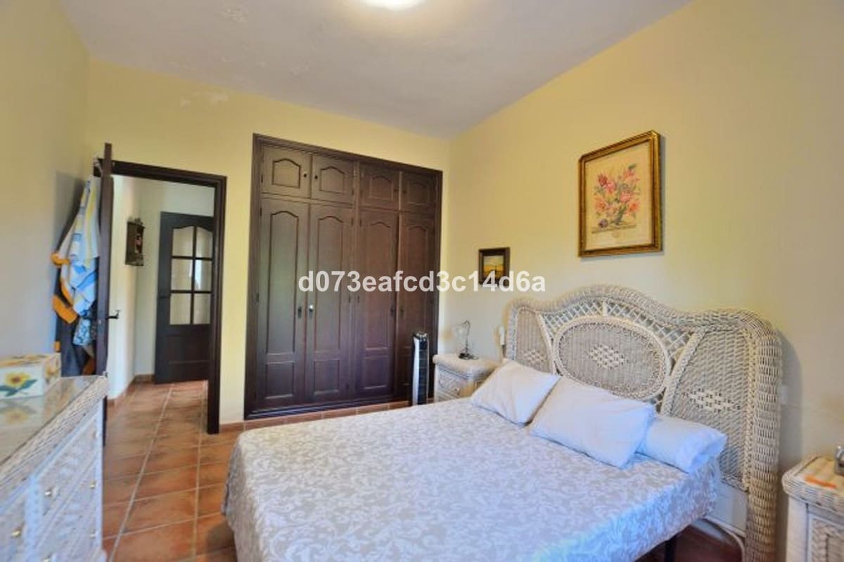 6 bedroom Finca/Country House for sale in Arriate with pool - € 395,000 (Ref: 10128514)