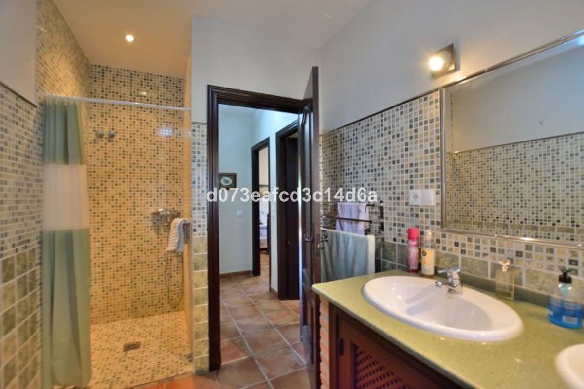 6 bedroom Finca/Country House for sale in Arriate with pool - € 395,000 (Ref: 10128514)