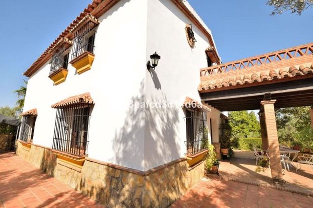 6 bedroom Finca/Country House for sale in Arriate with pool - € 395,000 (Ref: 10128514)