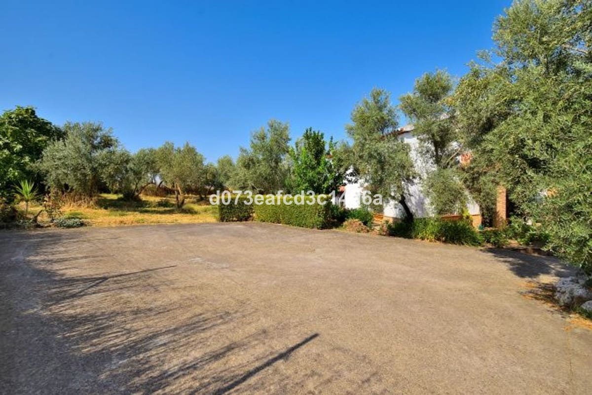 6 bedroom Finca/Country House for sale in Arriate with pool - € 395,000 (Ref: 10128514)