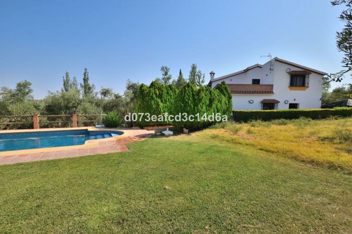 6 bedroom Finca/Country House for sale in Arriate with pool - € 395,000 (Ref: 10128514)
