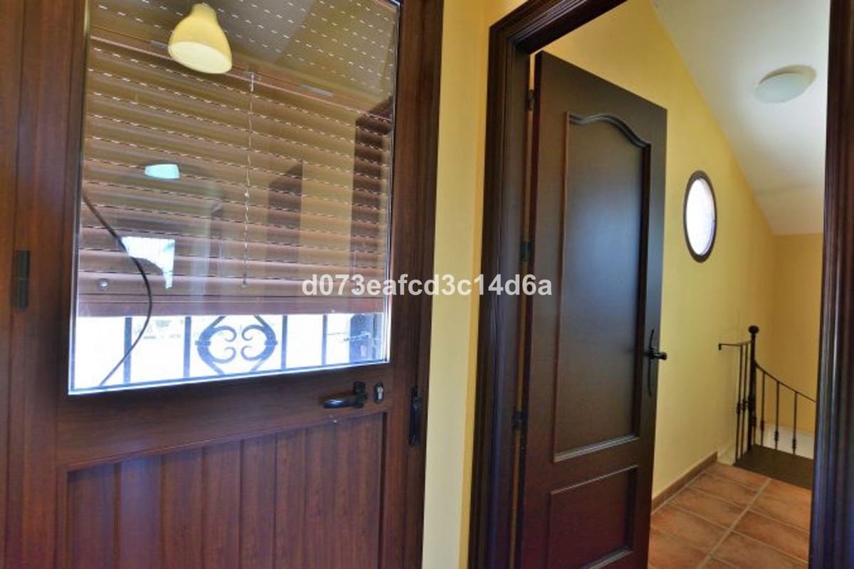 6 bedroom Finca/Country House for sale in Arriate with pool - € 395,000 (Ref: 10128514)