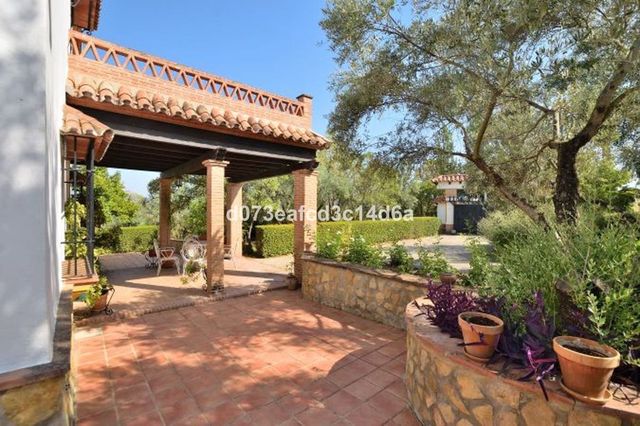 6 bedroom Finca/Country House for sale in Arriate with pool - € 395,000 (Ref: 10128514)