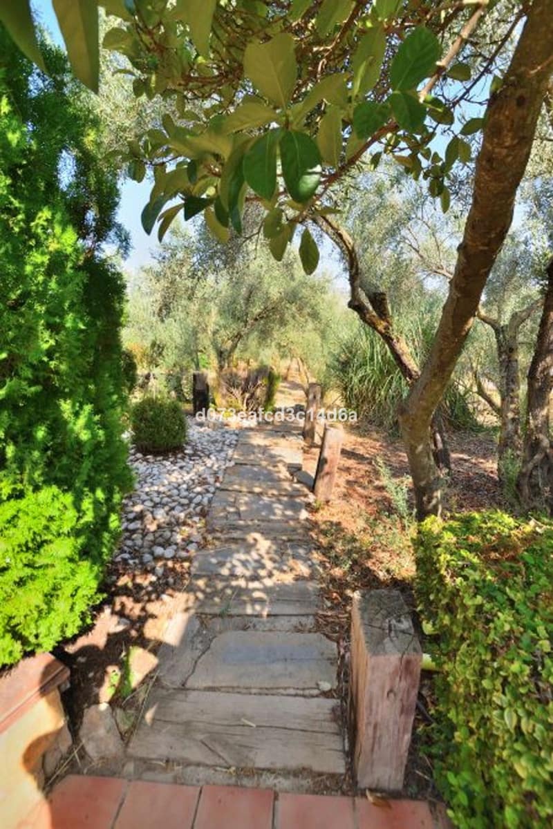 6 bedroom Finca/Country House for sale in Arriate with pool - € 395,000 (Ref: 10128514)
