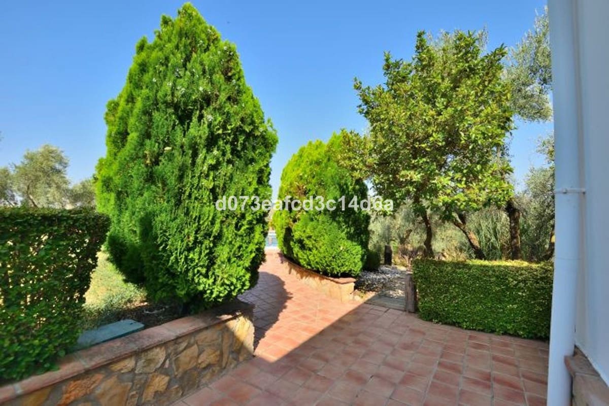 6 bedroom Finca/Country House for sale in Arriate with pool - € 395,000 (Ref: 10128514)