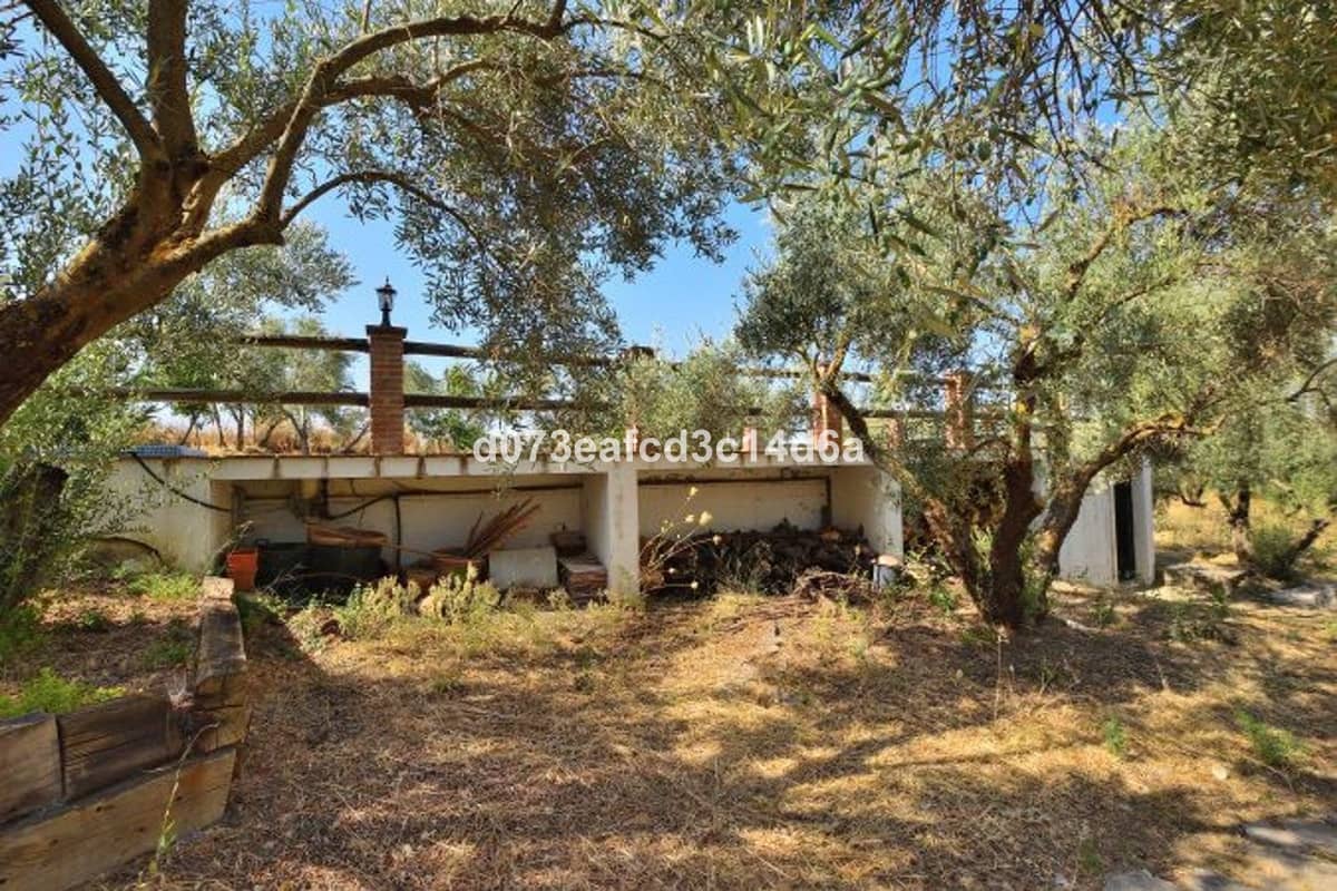 6 bedroom Finca/Country House for sale in Arriate with pool - € 395,000 (Ref: 10128514)