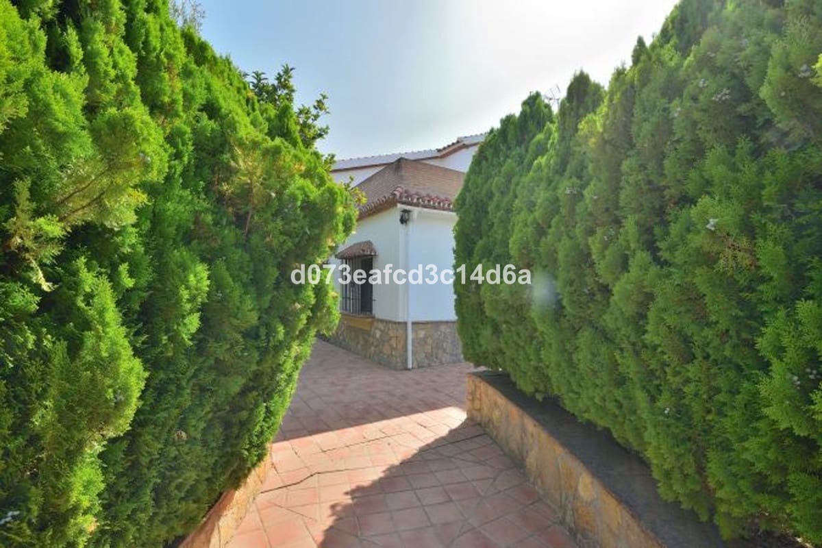 6 bedroom Finca/Country House for sale in Arriate with pool - € 395,000 (Ref: 10128514)