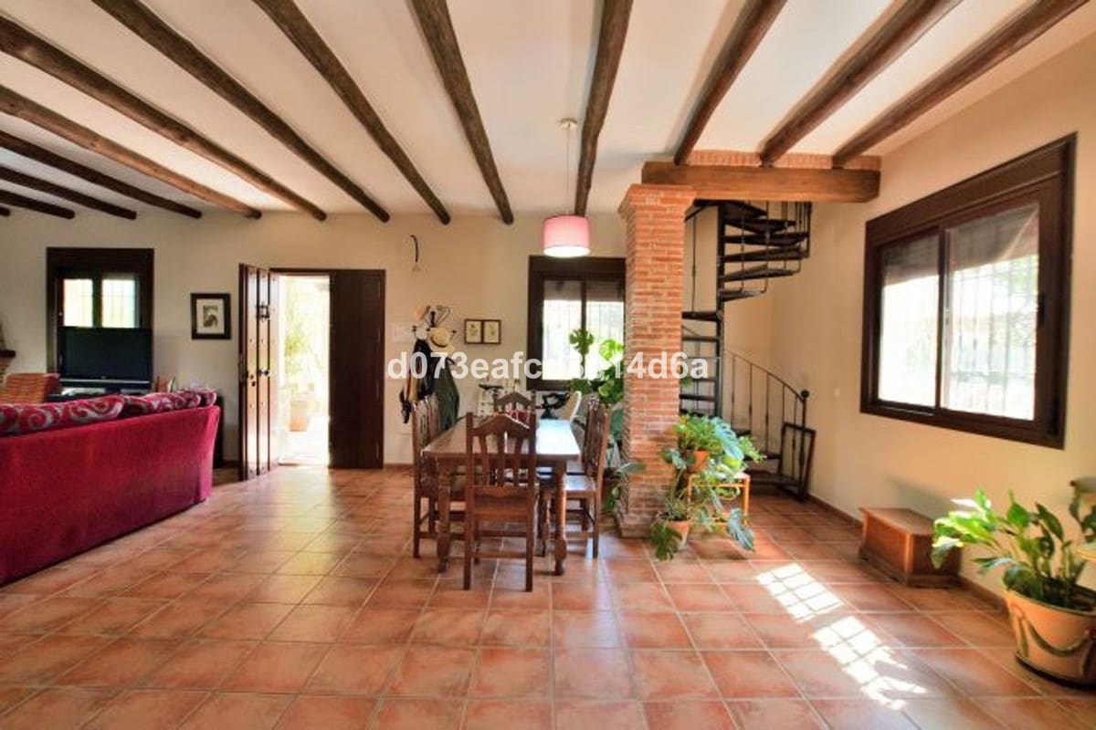 6 bedroom Finca/Country House for sale in Arriate with pool - € 395,000 (Ref: 10128514)