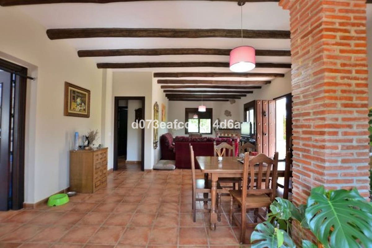 6 bedroom Finca/Country House for sale in Arriate with pool - € 395,000 (Ref: 10128514)