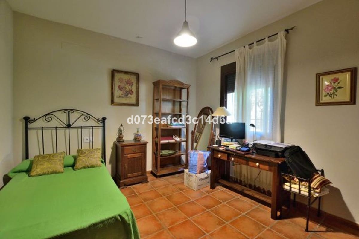 6 bedroom Finca/Country House for sale in Arriate with pool - € 395,000 (Ref: 10128514)