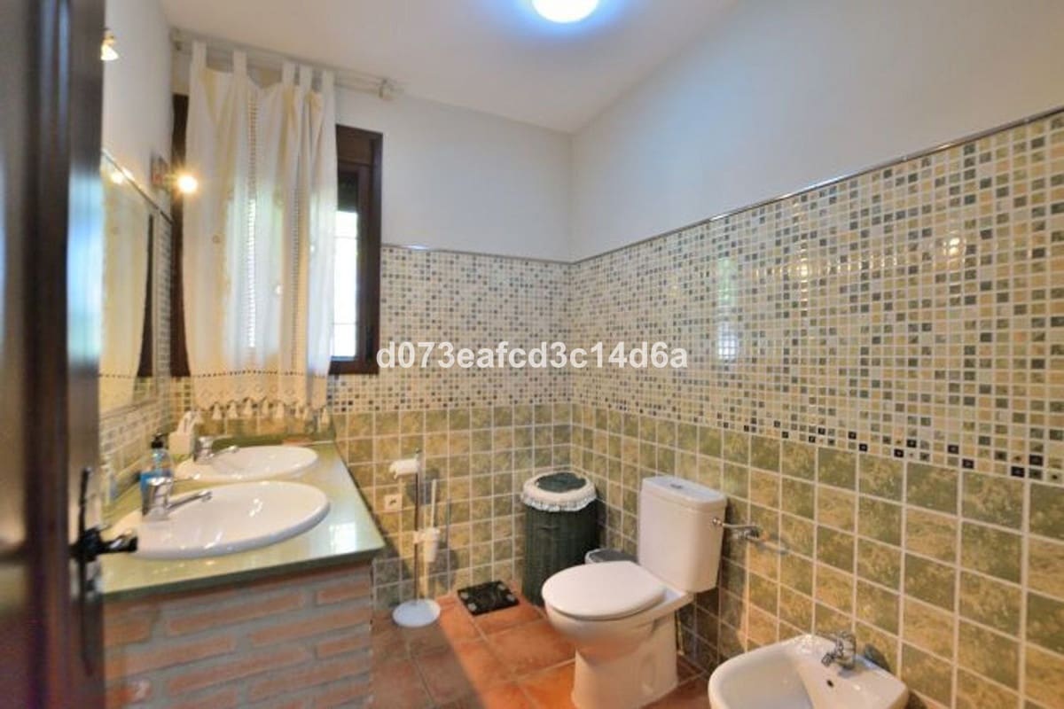 6 bedroom Finca/Country House for sale in Arriate with pool - € 395,000 (Ref: 10128514)