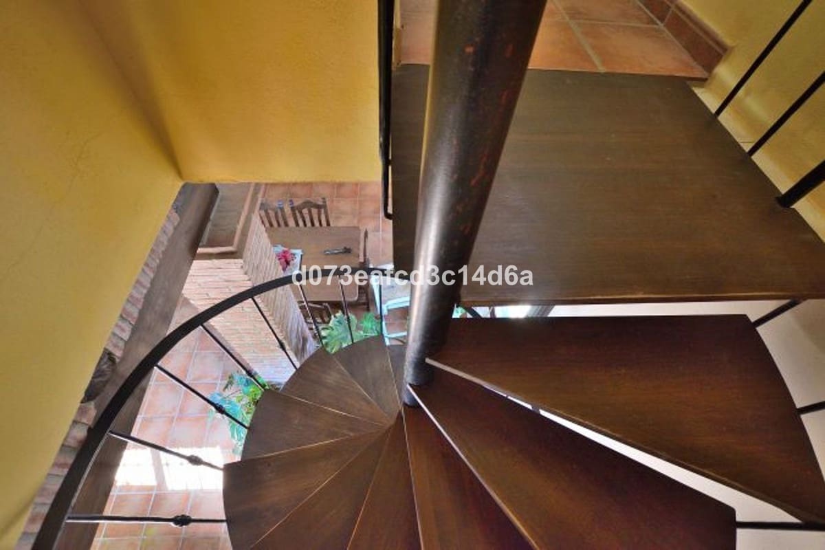 6 bedroom Finca/Country House for sale in Arriate with pool - € 395,000 (Ref: 10128514)