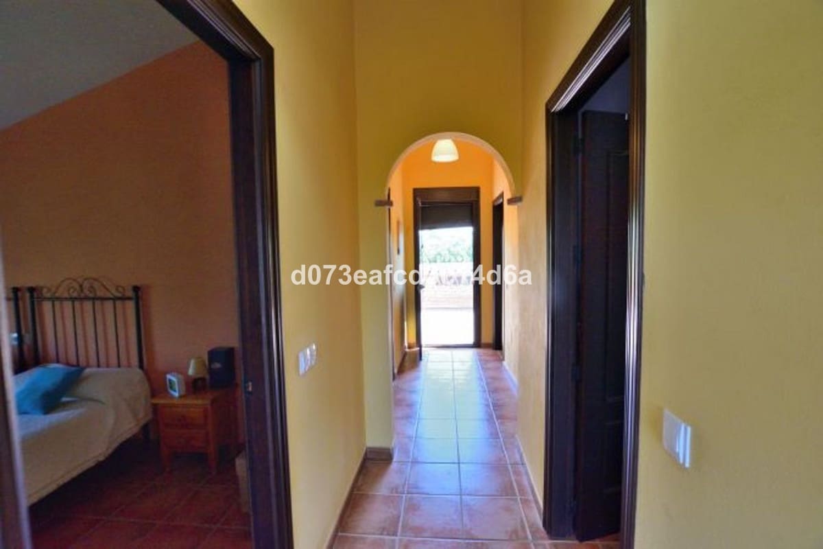 6 bedroom Finca/Country House for sale in Arriate with pool - € 395,000 (Ref: 10128514)