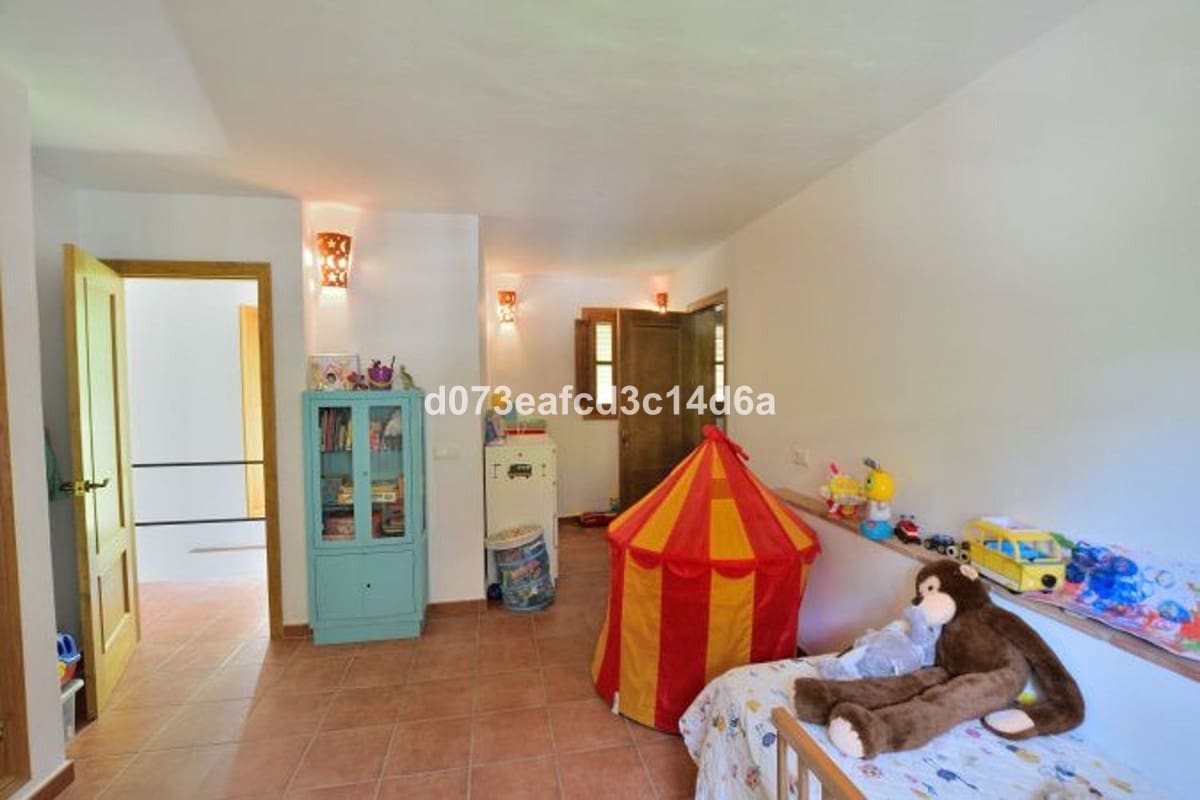 Finca/Casa Rural de 4 habitaciones en Arriate en venta con garaje - 665.000 € (Ref: 10128519)