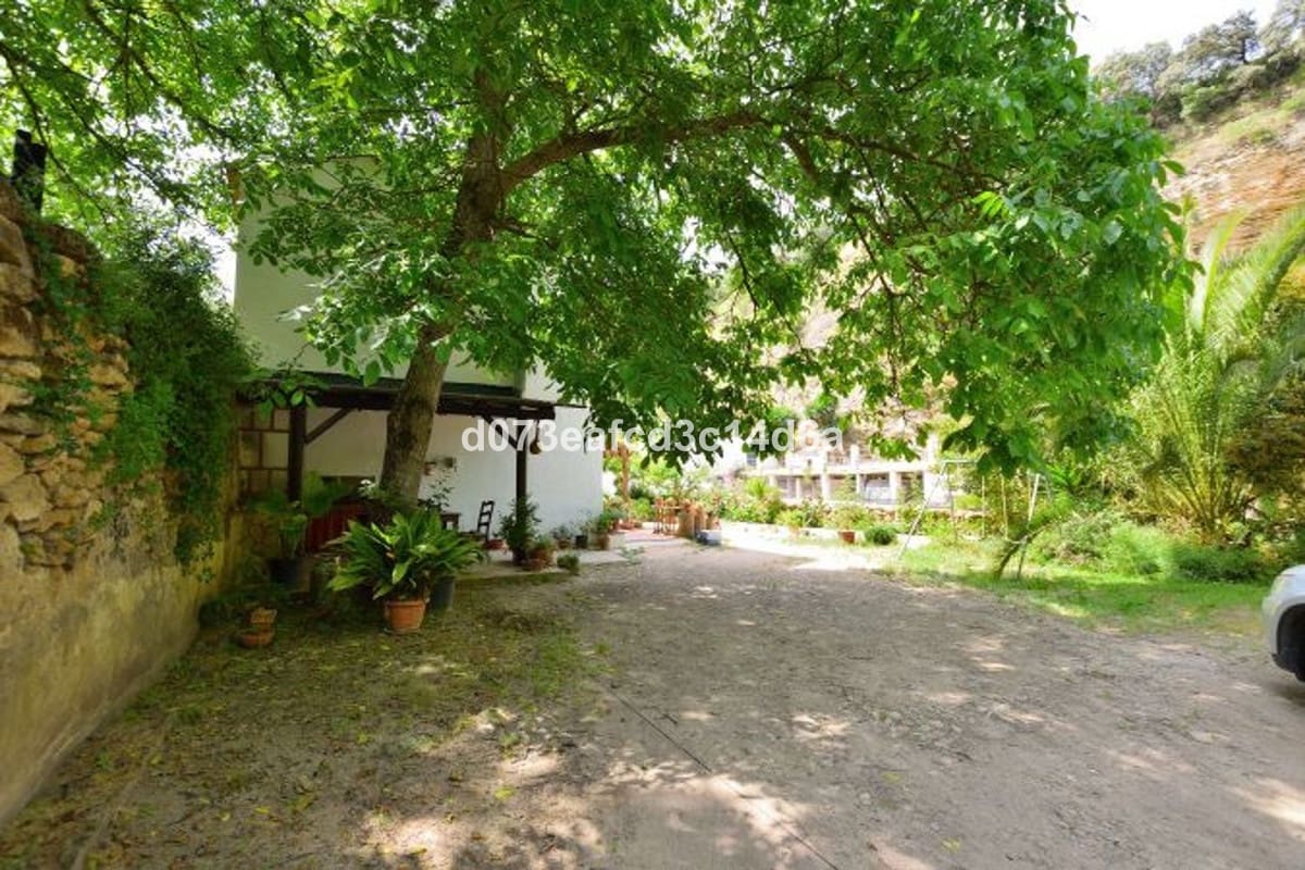 Finca/Casa Rural de 4 habitaciones en Arriate en venta con garaje - 665.000 € (Ref: 10128519)