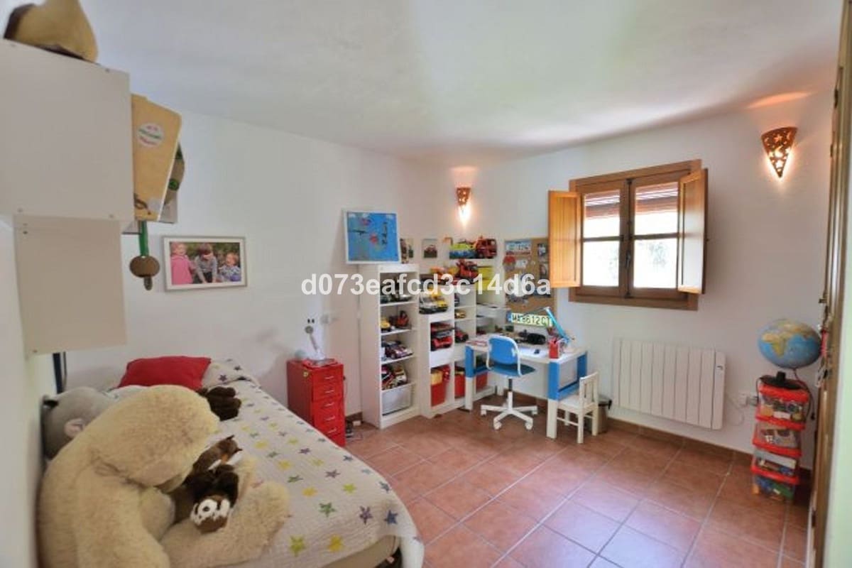 Finca/Casa Rural de 4 habitaciones en Arriate en venta con garaje - 665.000 € (Ref: 10128519)