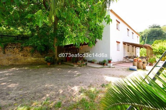 Finca/Casa Rural de 4 habitaciones en Arriate en venta con garaje - 665.000 € (Ref: 10128519)