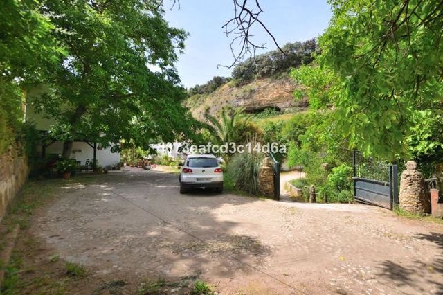 Finca/Casa Rural de 4 habitaciones en Arriate en venta con garaje - 665.000 € (Ref: 10128519)