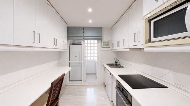 4 sovrum Lägenhet till salu i Guadalmina Baja, Marbella med pool garage - 1 060 000 € (Ref: 10128534)