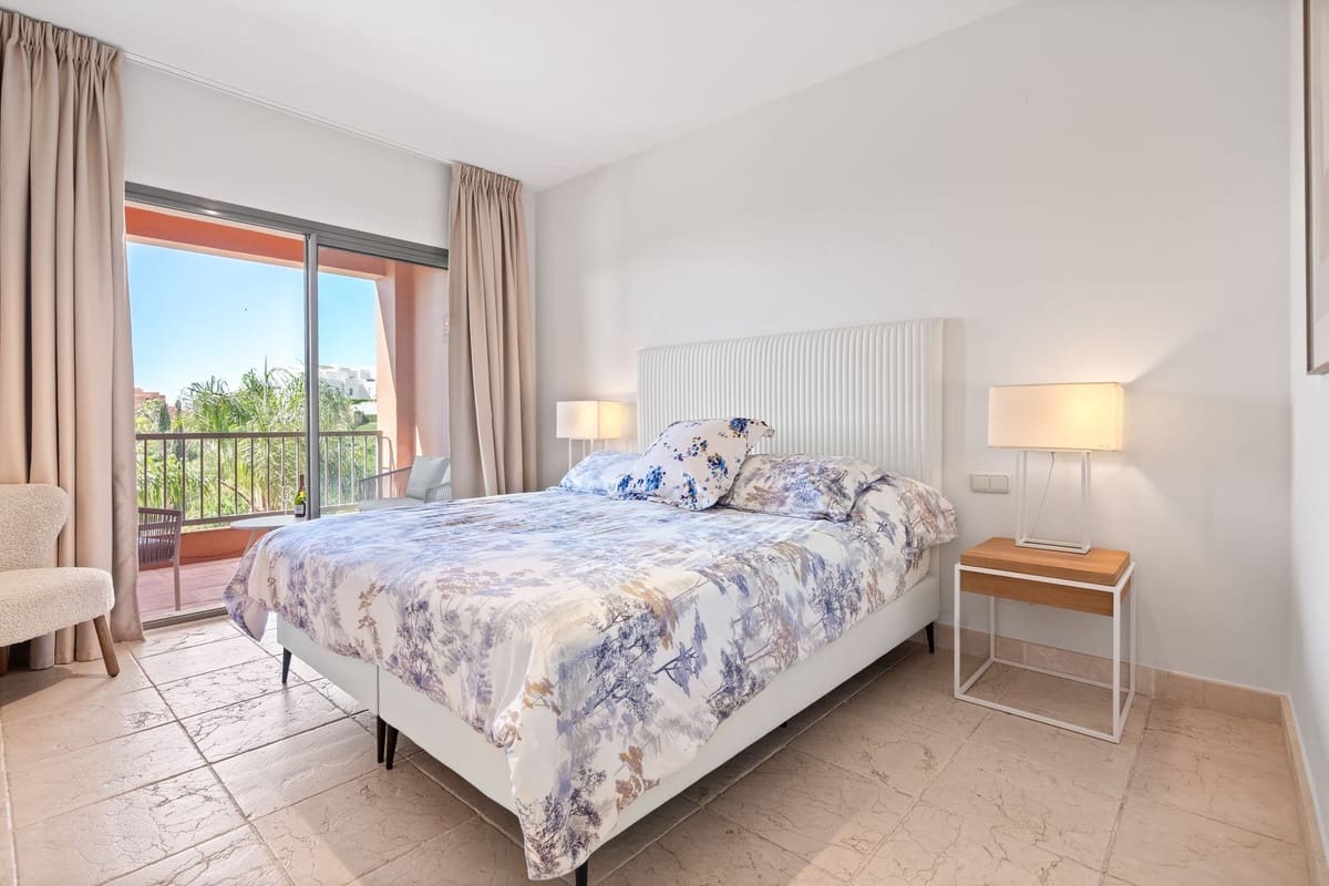 2 sovrum Lägenhet till salu i Benahavis med pool garage - 585 000 € (Ref: 10128541)