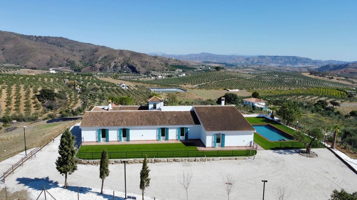 6 bedroom Finca/Country House for sale in Casarabonela with pool garage - € 1,400,000 (Ref: 10128543)