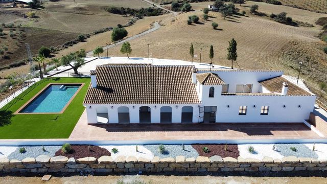 Finca/Casa Rural de 6 habitaciones en Casarabonela en venta con piscina garaje - 1.400.000 € (Ref: 10128543)