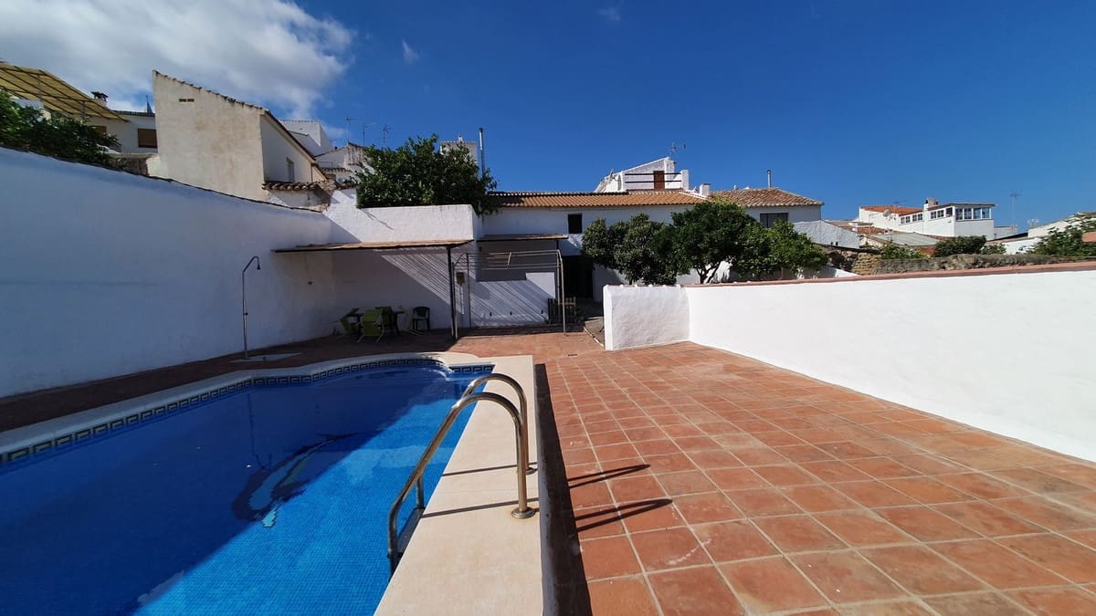 4 bedroom Townhouse for sale in Ardales with pool - € 420,000 (Ref: 10128545)