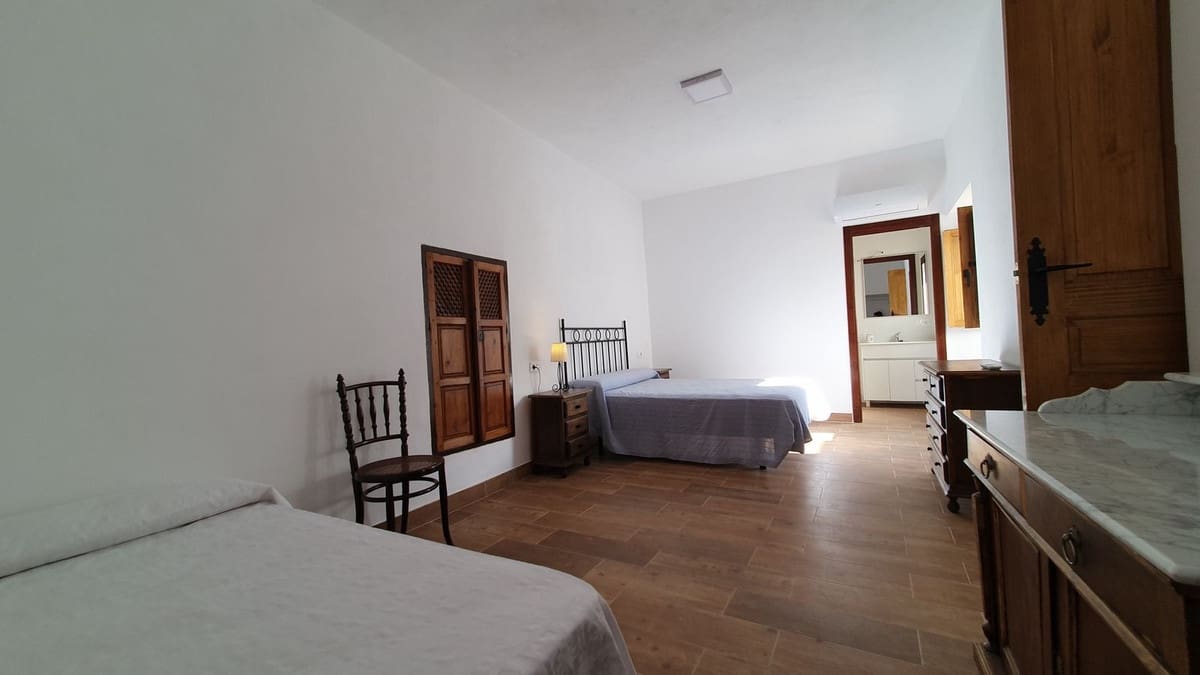 4 bedroom Townhouse for sale in Ardales with pool - € 420,000 (Ref: 10128545)