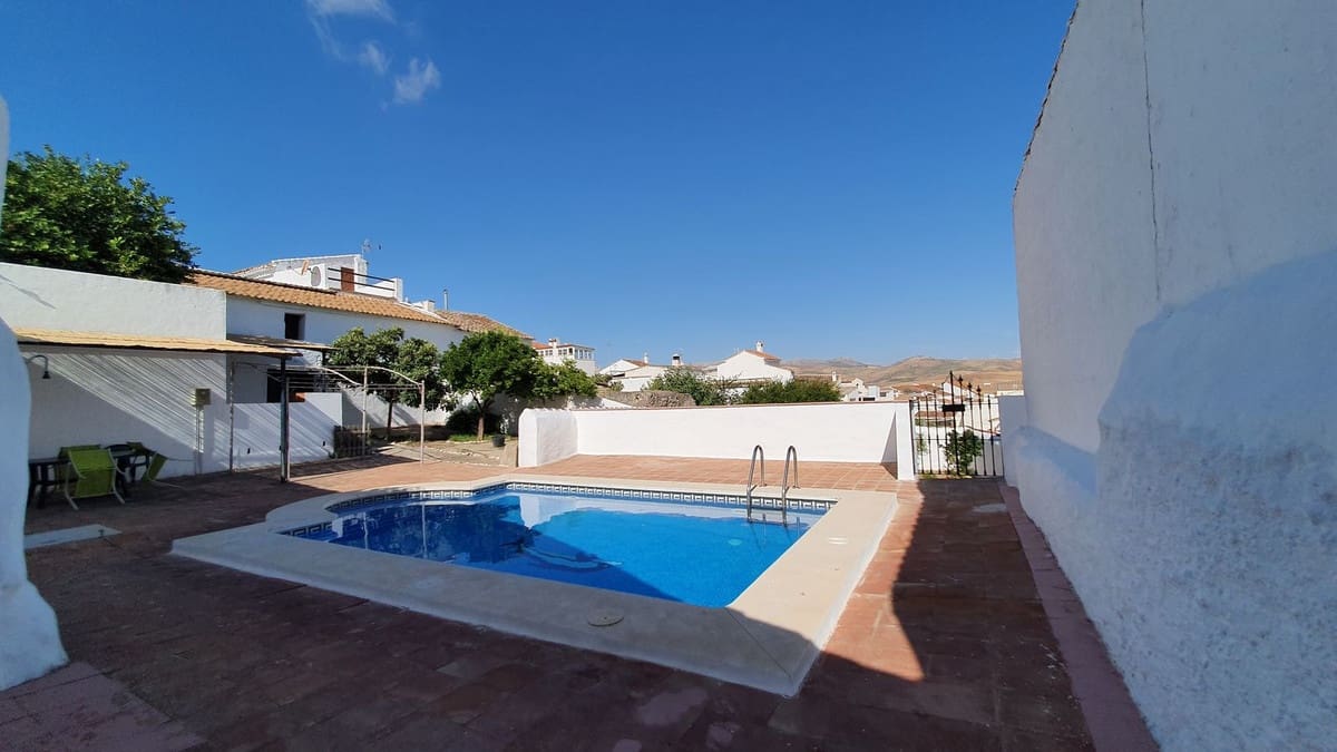4 bedroom Townhouse for sale in Ardales with pool - € 420,000 (Ref: 10128545)