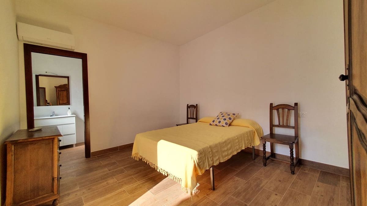 4 bedroom Townhouse for sale in Ardales with pool - € 420,000 (Ref: 10128545)