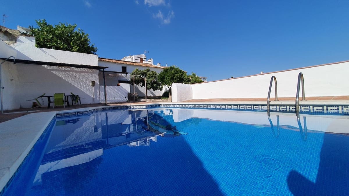 4 bedroom Townhouse for sale in Ardales with pool - € 420,000 (Ref: 10128545)