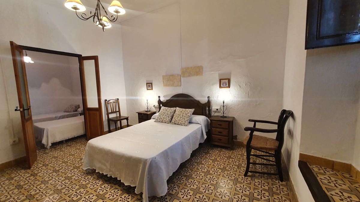 4 bedroom Townhouse for sale in Ardales with pool - € 420,000 (Ref: 10128545)