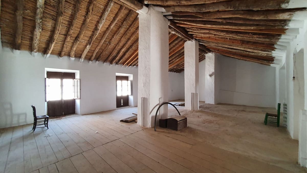4 bedroom Townhouse for sale in Ardales with pool - € 420,000 (Ref: 10128545)