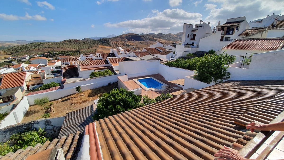 4 bedroom Townhouse for sale in Ardales with pool - € 420,000 (Ref: 10128545)