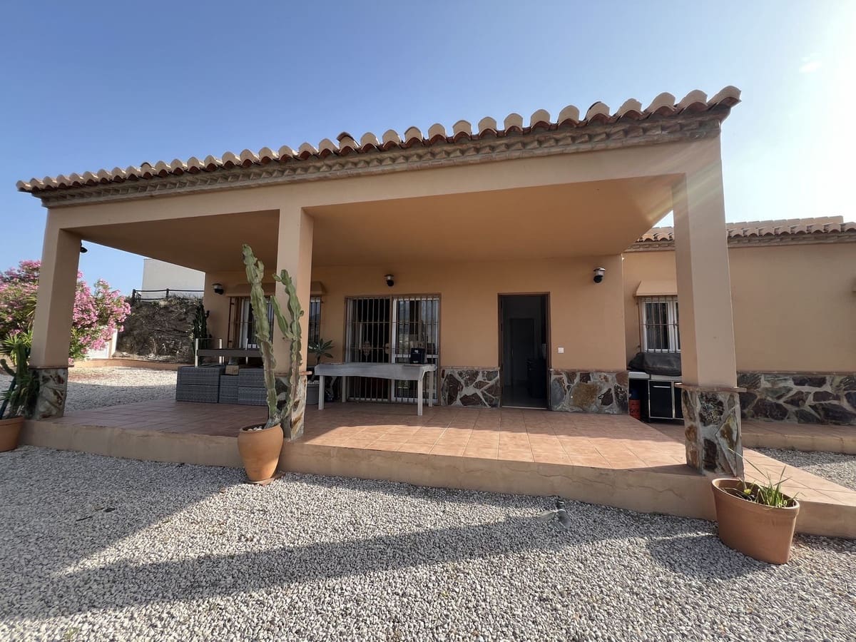 3 quarto Moradia para venda em Canillas de Aceituno com piscina garagem - 281 400 € (Ref: 10128550)