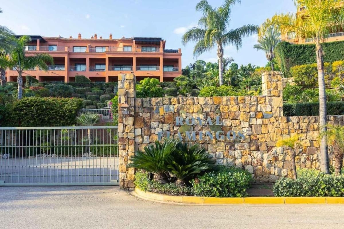 3 slaapkamer Appartement te koop in Los Flamingos met zwembad garage - € 599.500 (Ref: 10128553)