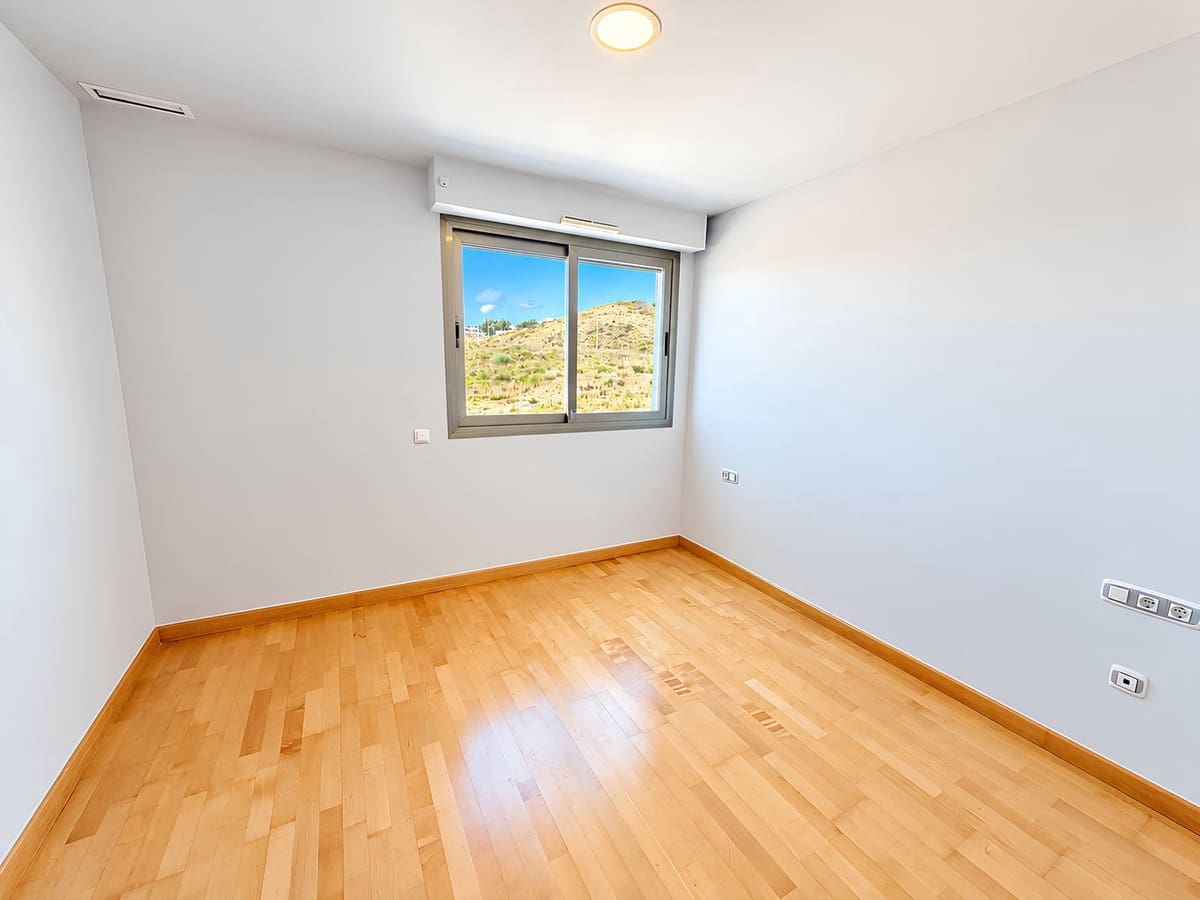 3 slaapkamer Appartement te koop in La Cala de Mijas met zwembad garage - € 465.000 (Ref: 10128554)
