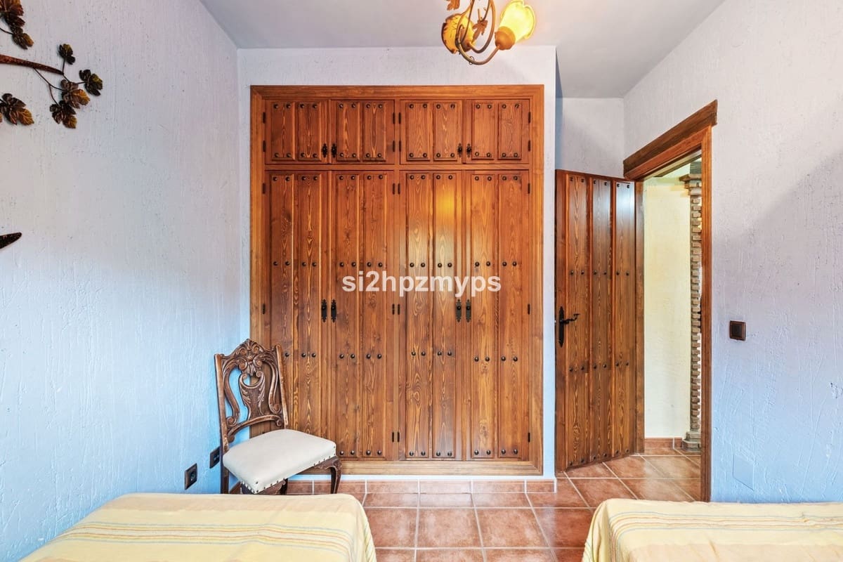 2 Zimmer Villa zu verkaufen in Benamocarra mit Pool Garage - 339.000 € (Ref: 10128561)
