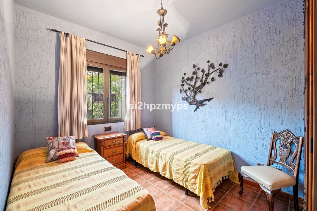 2 Zimmer Villa zu verkaufen in Benamocarra mit Pool Garage - 339.000 € (Ref: 10128561)