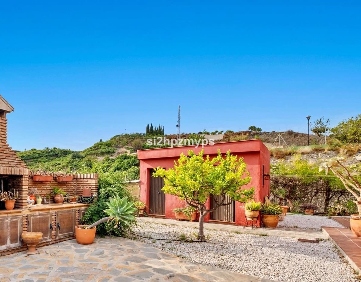 2 Zimmer Villa zu verkaufen in Benamocarra mit Pool Garage - 339.000 € (Ref: 10128561)