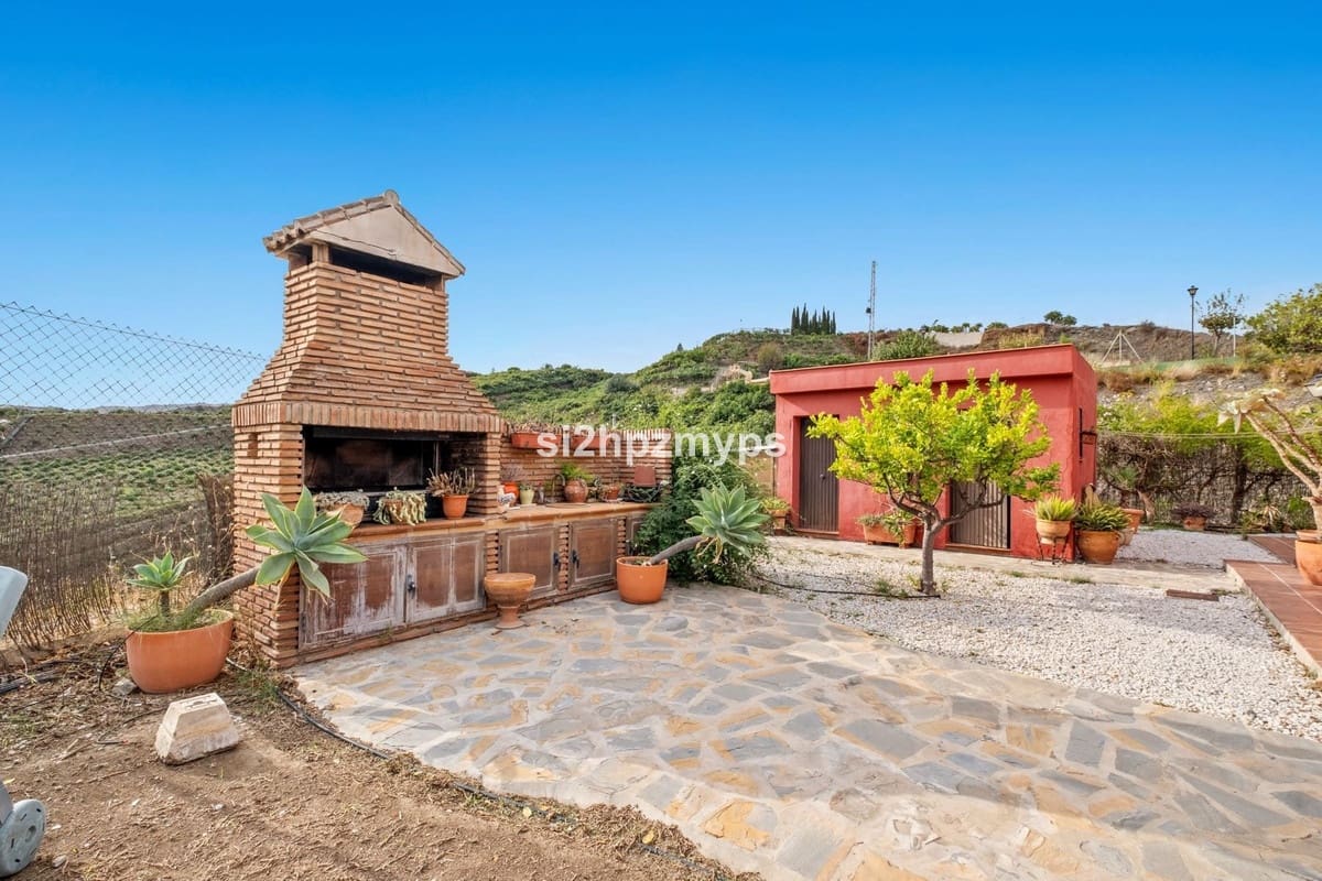 2 Zimmer Villa zu verkaufen in Benamocarra mit Pool Garage - 339.000 € (Ref: 10128561)