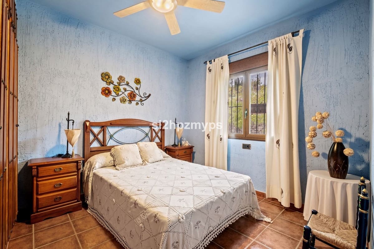 2 Zimmer Villa zu verkaufen in Benamocarra mit Pool Garage - 339.000 € (Ref: 10128561)