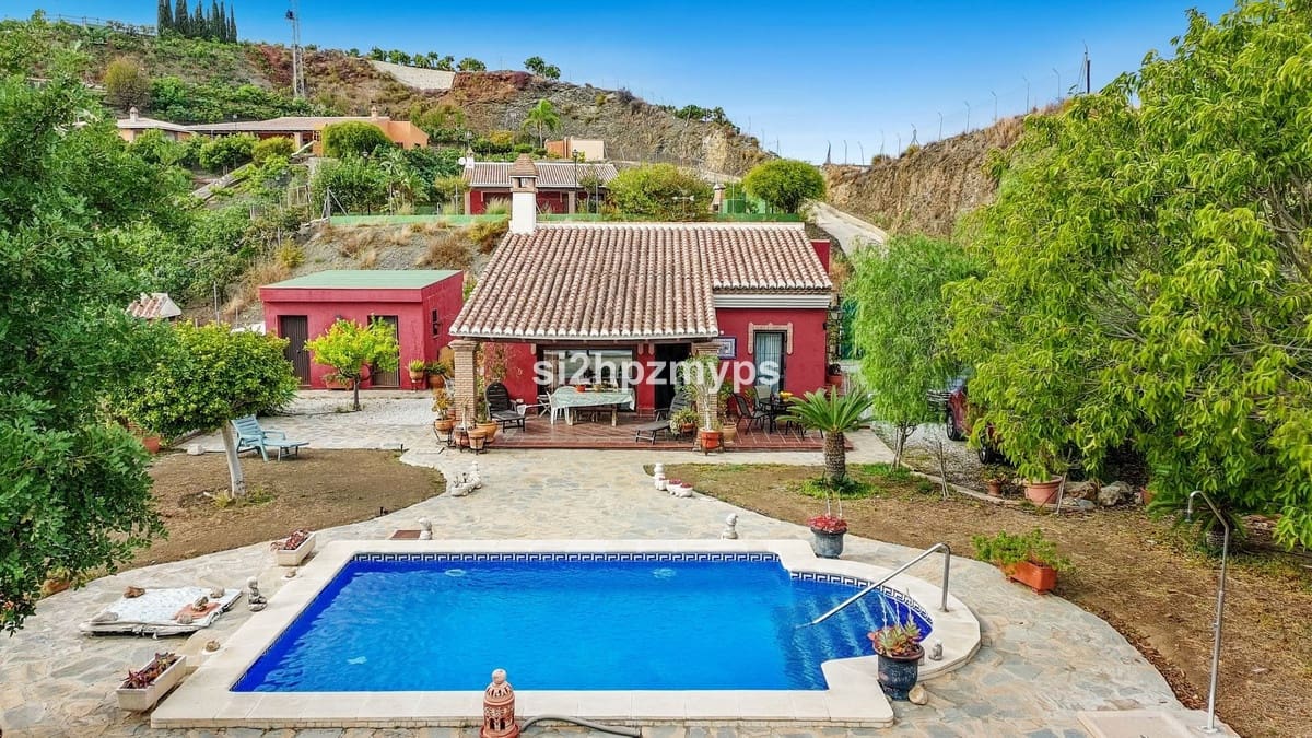 2 Zimmer Villa zu verkaufen in Benamocarra mit Pool Garage - 339.000 € (Ref: 10128561)