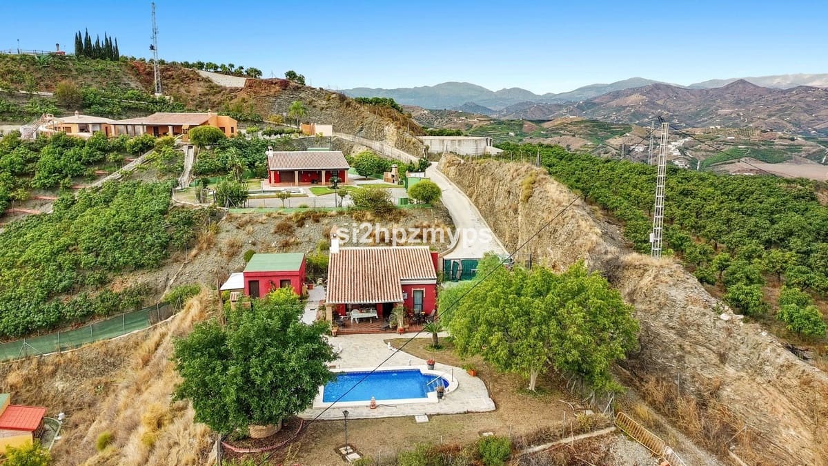 2 Zimmer Villa zu verkaufen in Benamocarra mit Pool Garage - 339.000 € (Ref: 10128561)