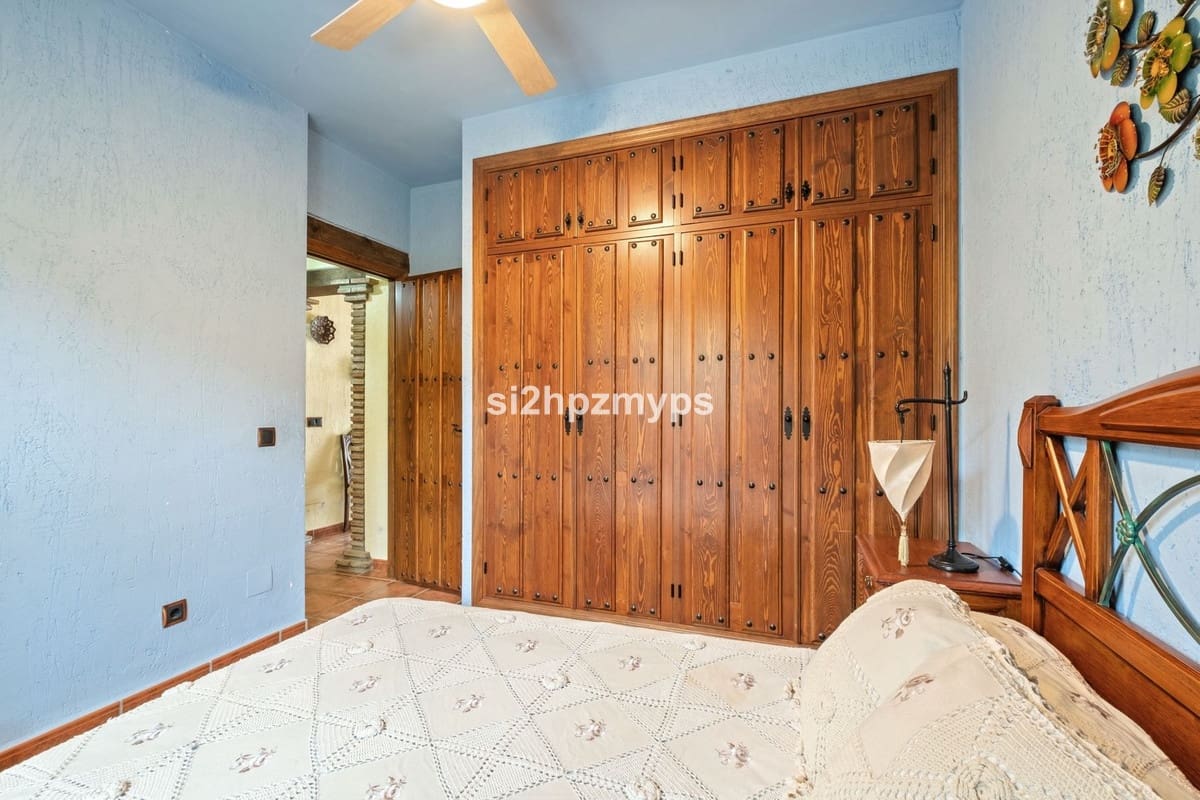 2 Zimmer Villa zu verkaufen in Benamocarra mit Pool Garage - 339.000 € (Ref: 10128561)