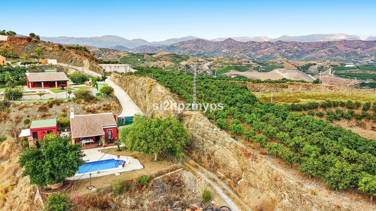 2 Zimmer Villa zu verkaufen in Benamocarra mit Pool Garage - 339.000 € (Ref: 10128561)