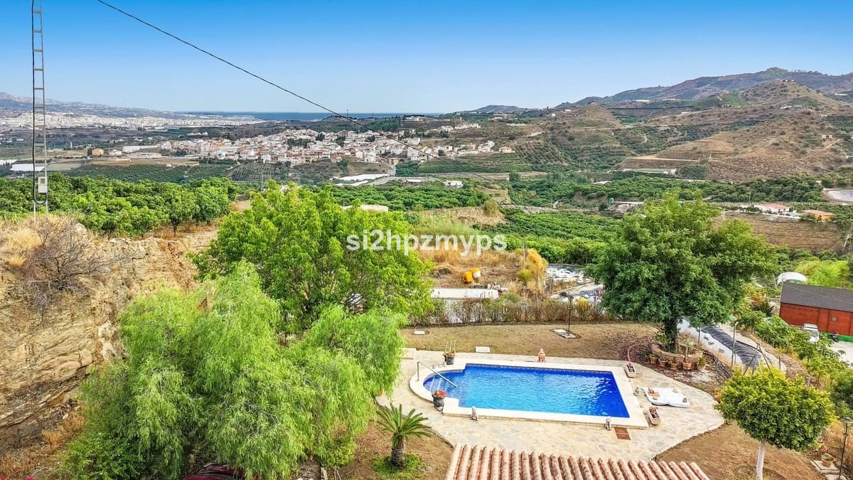 2 Zimmer Villa zu verkaufen in Benamocarra mit Pool Garage - 339.000 € (Ref: 10128561)