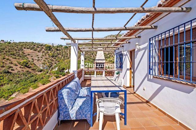 2 bedroom Villa for sale in Frigiliana with pool garage - € 299,000 (Ref: 10128563)