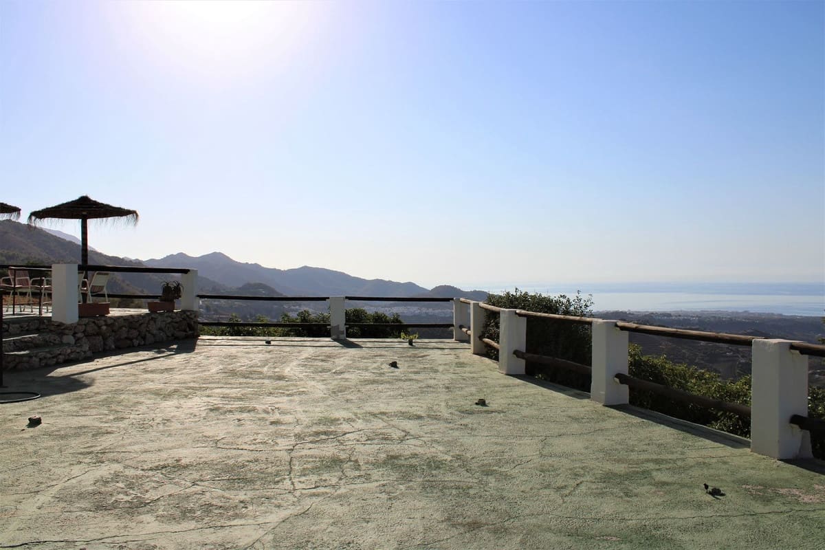 Chalet de 3 habitaciones en Frigiliana en venta con garaje - 950.000 € (Ref: 10128568)